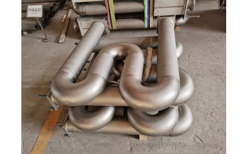 ZNicr19Fe18si1c0.5耐熱耐磨彎頭同徑管ZG40cr13si2W型輻射管，主要產(chǎn)品專 業(yè)生產(chǎn)離心鑄造耐溫耐壓高鎳鉻合金、耐腐蝕耐磨合金等爐管產(chǎn)品，耐熱鋼、耐磨鋼、合金鋼、耐磨耐磨合金鋼、爐管、耐高溫離心鑄管鑄件、離心鑄管(鑄造壁厚:5mm~300mm，外徑:50mm~1600mm，單管產(chǎn)品長度6m等超大徑鑄管產(chǎn)品尺寸)，以及一系列靜態(tài)鑄件和精 密鑄件:主要產(chǎn)品包括高溫承壓合金鋼離心鑄